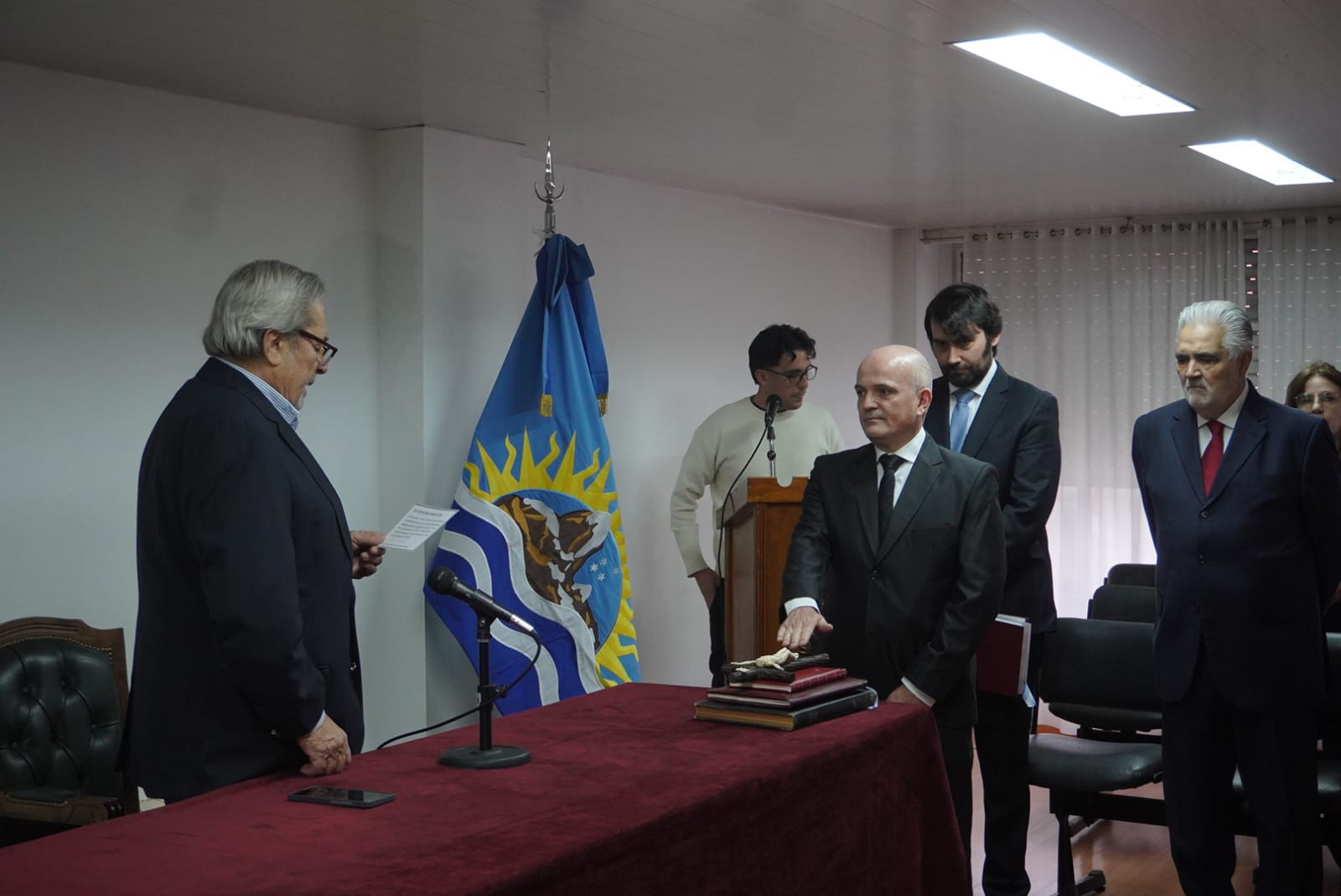  El momento de la jura de González Nora. FOTOS: LEANDRO FRANCO/LA OPINIÓN AUSTRAL
