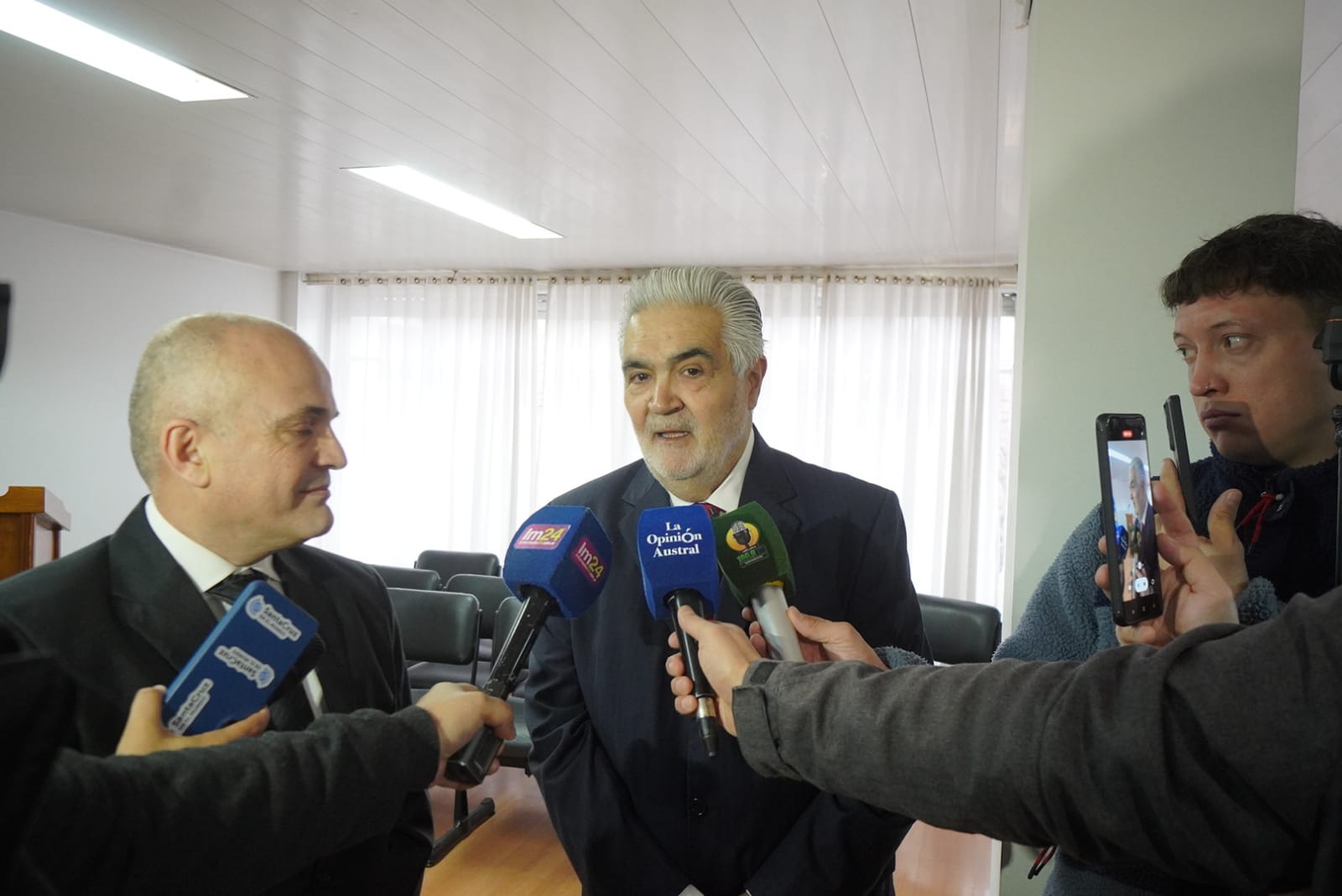  Sergio Acevedo tras jurar como vocal del TSJ. FOTOS: LEANDRO FRANCO/LA OPINIÓN AUSTRAL.