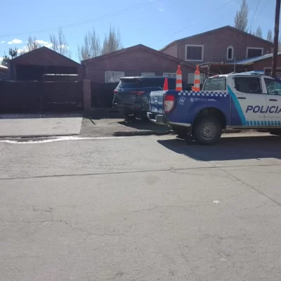 Le hizo una escena de celos a la novia, le pegó y le destrozó las cubiertas de la moto cuando ella fue a denunciar Le hizo una escena de celos a la novia, le pegó y le destrozó las cubiertas de la moto cuando ella fue a denunciar