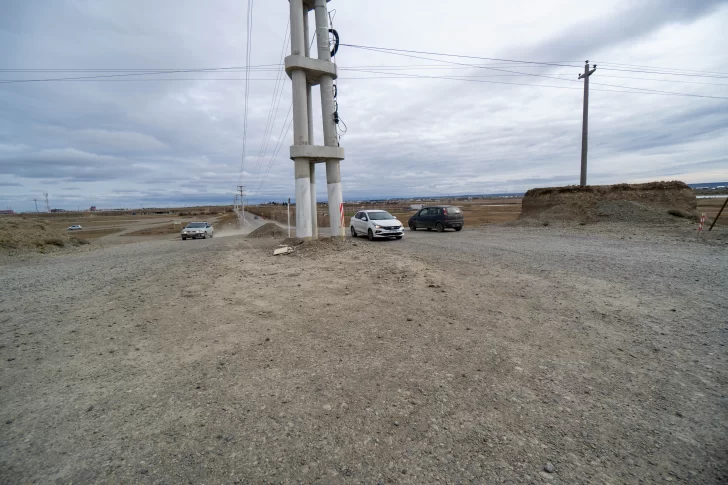  El ingreso de la calle 22 por San Martín aún no está finalizado. (FOTO: LEANDRO FRANCO/ LA OPINIÓN AUSTRAL).