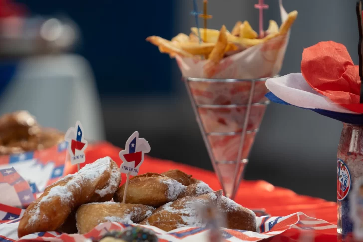  Los calzones rotos, un clásico plato dulce chileno. FOTO: LEANDRO FRANCO/ LA OPINIÓN AUSTRAL