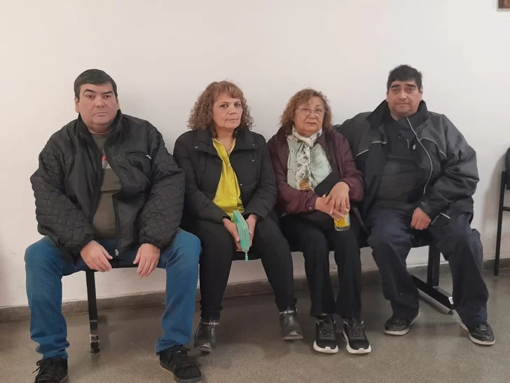  La familia de Casas presente en la Cámara Criminal. (FOTO: TAMARA MORENO/LA OPINIÓN AUSTRAL).