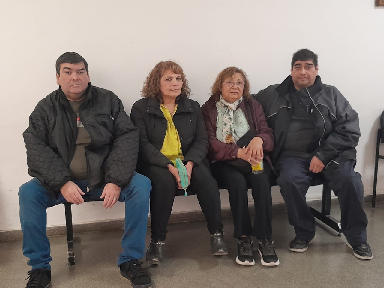  La familia de Casas presente en la Cámara Criminal. (FOTO: TAMARA MORENO/LA OPINIÓN AUSTRAL).