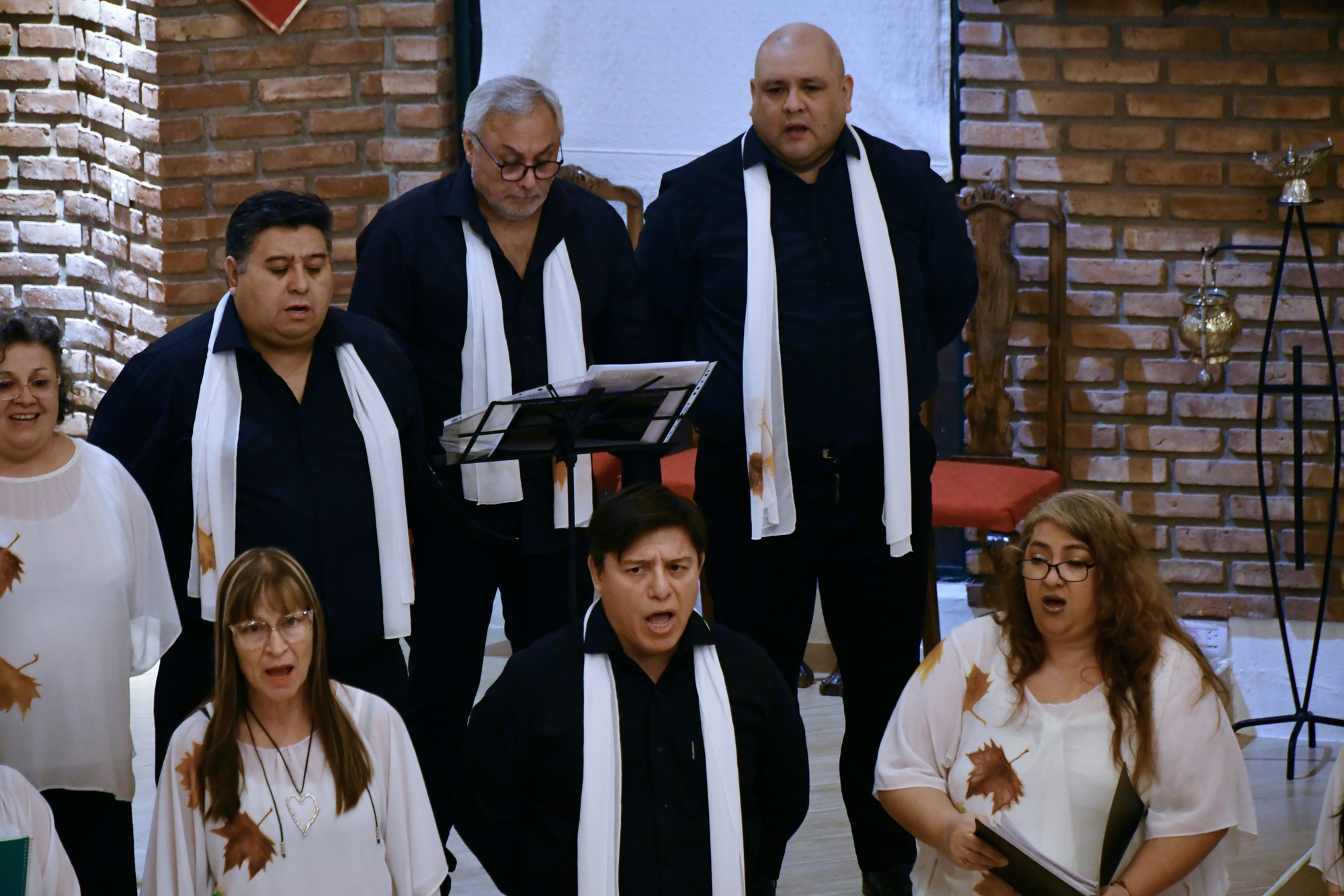  El Coro Aonikenk abrió el Encuentro Coral de Primavera. Foto: José Silva/La Opinión Austral