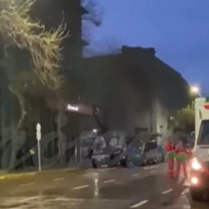 Máxima tensión en Crónica: un hombre armado con un cuchillo entró a la redacción, amenazó a todos y provocó destrozos