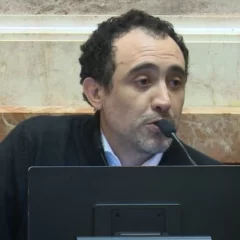 Carambia a Milei: “Si usted no cumple esta ley, soy el primero en presentar un juicio político”