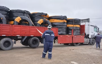 Distrigas recibió el primer cargamento de caños para toda Santa Cruz