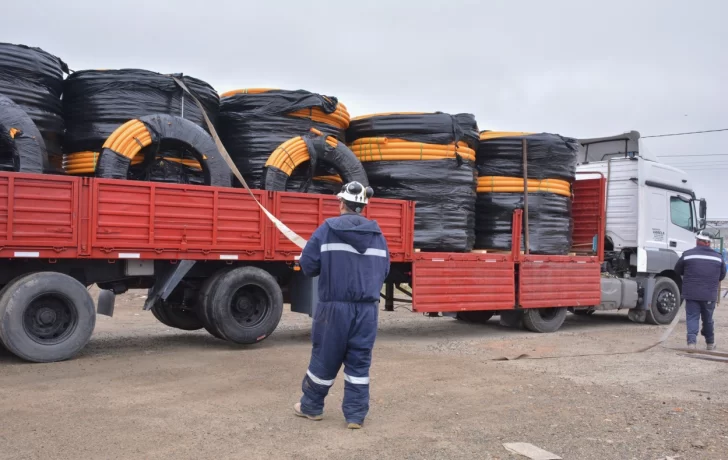 Distrigas recibió el primer cargamento de caños para toda Santa Cruz