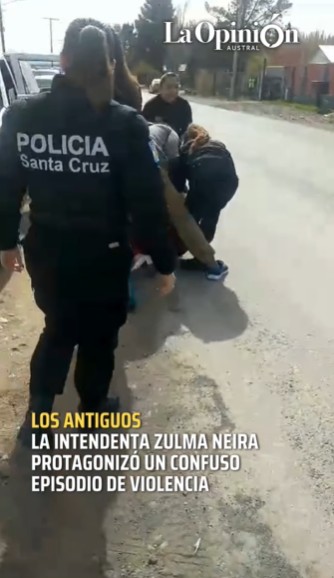  La intendenta Neira en el piso, con un ataque de nervios tras el encontronazo con un vecino.