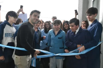 Torres inauguró el nuevo edificio y aseguró que “en Chubut, los compromisos se cumplen” Torres inauguró el nuevo edificio y aseguró que “en Chubut, los compromisos se cumplen”