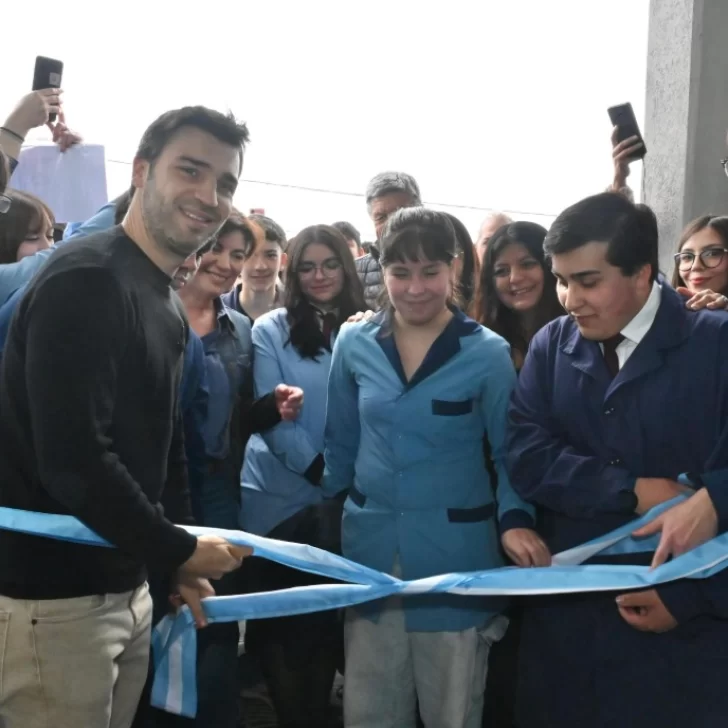 Torres inauguró el nuevo edificio y aseguró que “en Chubut, los compromisos se cumplen” Torres inauguró el nuevo edificio y aseguró que “en Chubut, los compromisos se cumplen”