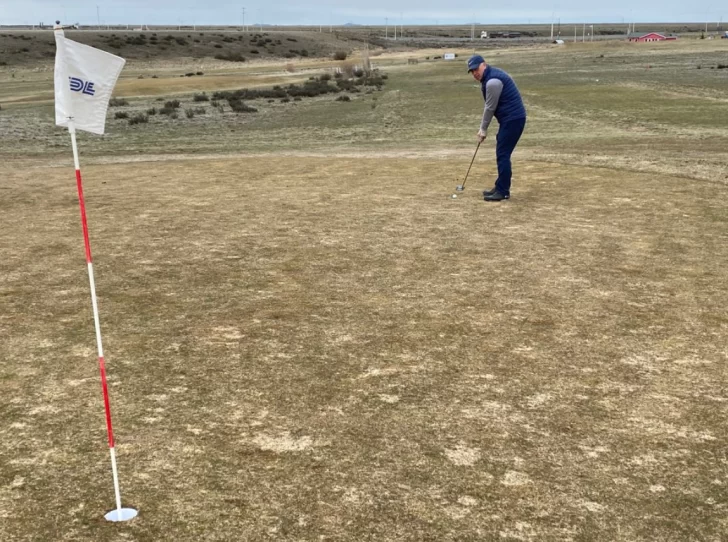 Jueves de golf para todos: el Río Gallegos Golf Club lanzó la segunda fecha del “Corte 9”