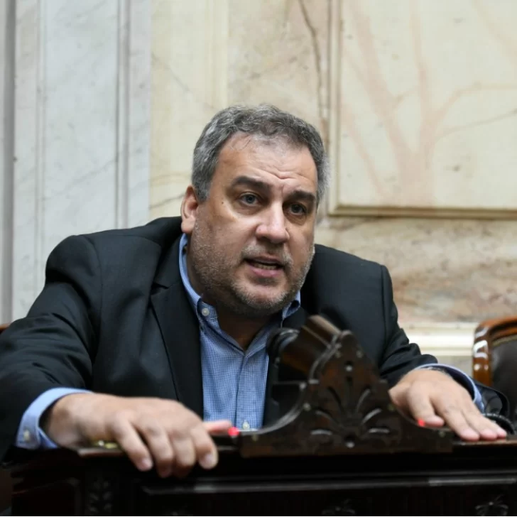 Facundo Prades juró como diputado nacional y adelantó que votará contra los vetos de Milei Facundo Prades juró como diputado nacional y adelantó que votará contra los vetos de Milei