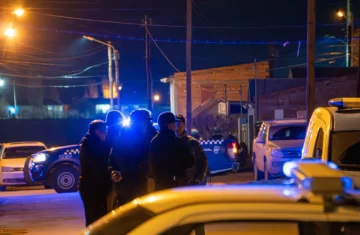 Tensión en el barrio Belgrano: un vecino se atrincheró con cuchillos en un motorhome Tensión en el barrio Belgrano: un vecino se atrincheró con cuchillos en un motorhome