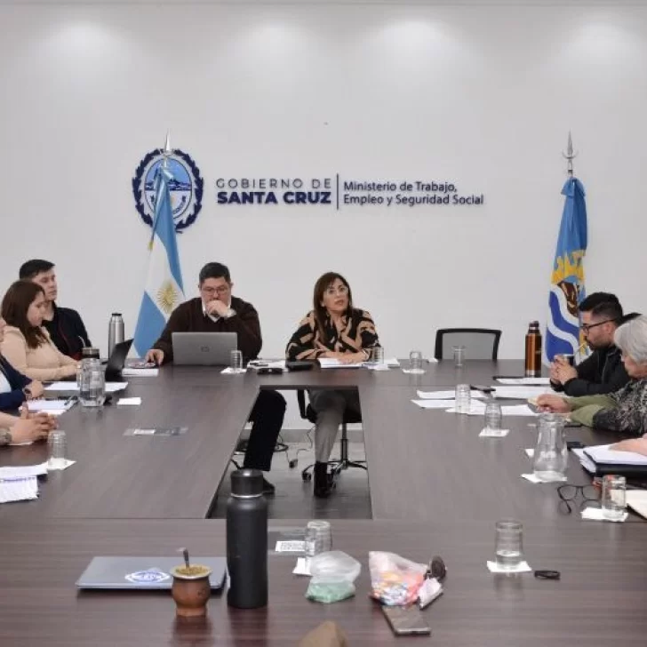 Gobierno señaló que “ADOSAC rechazó todos los puntos del acta paritaria y ahora desconoce los descuentos aceptados” Gobierno señaló que “ADOSAC rechazó todos los puntos del acta paritaria y ahora desconoce los descuentos aceptados”