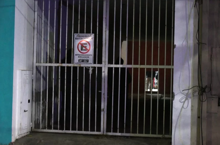  El frente del galpón donde funciona el laboratorio. FOTO: JUAN PALACIOS/LA OPINIÓN AUSTRAL