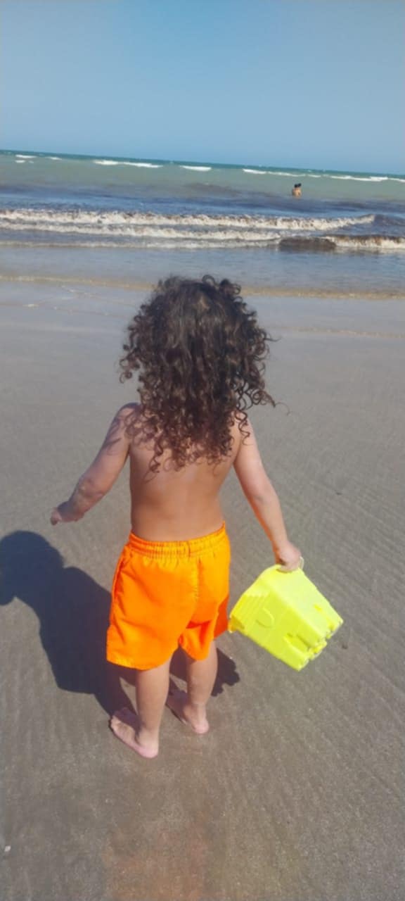  Así era el pelo largo y con rulos del pequeño Lucio, el cual fue donado para confeccionar pelucas.