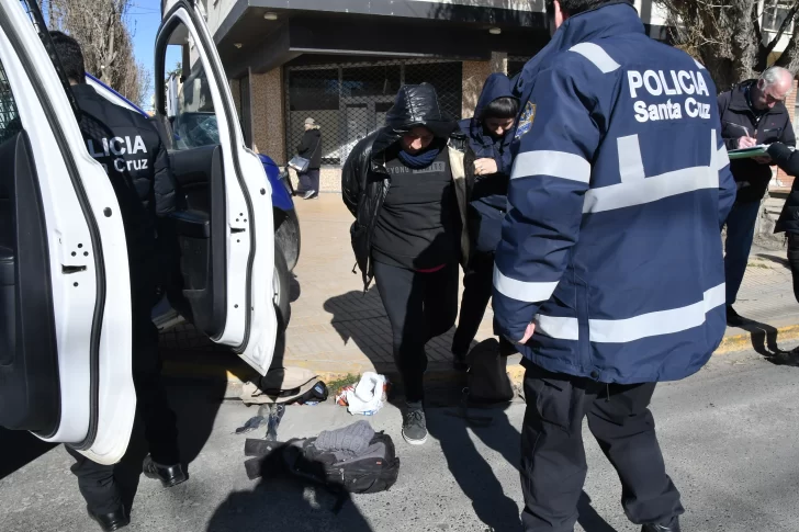 Río Gallegos: Detuvieron a una pareja que intentó robar en un local céntrico a plena luz del día