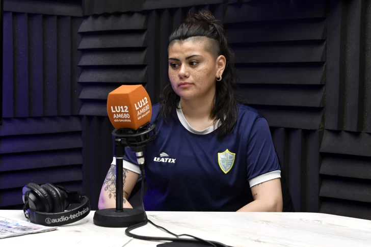  Daiana Reveco, defensora.