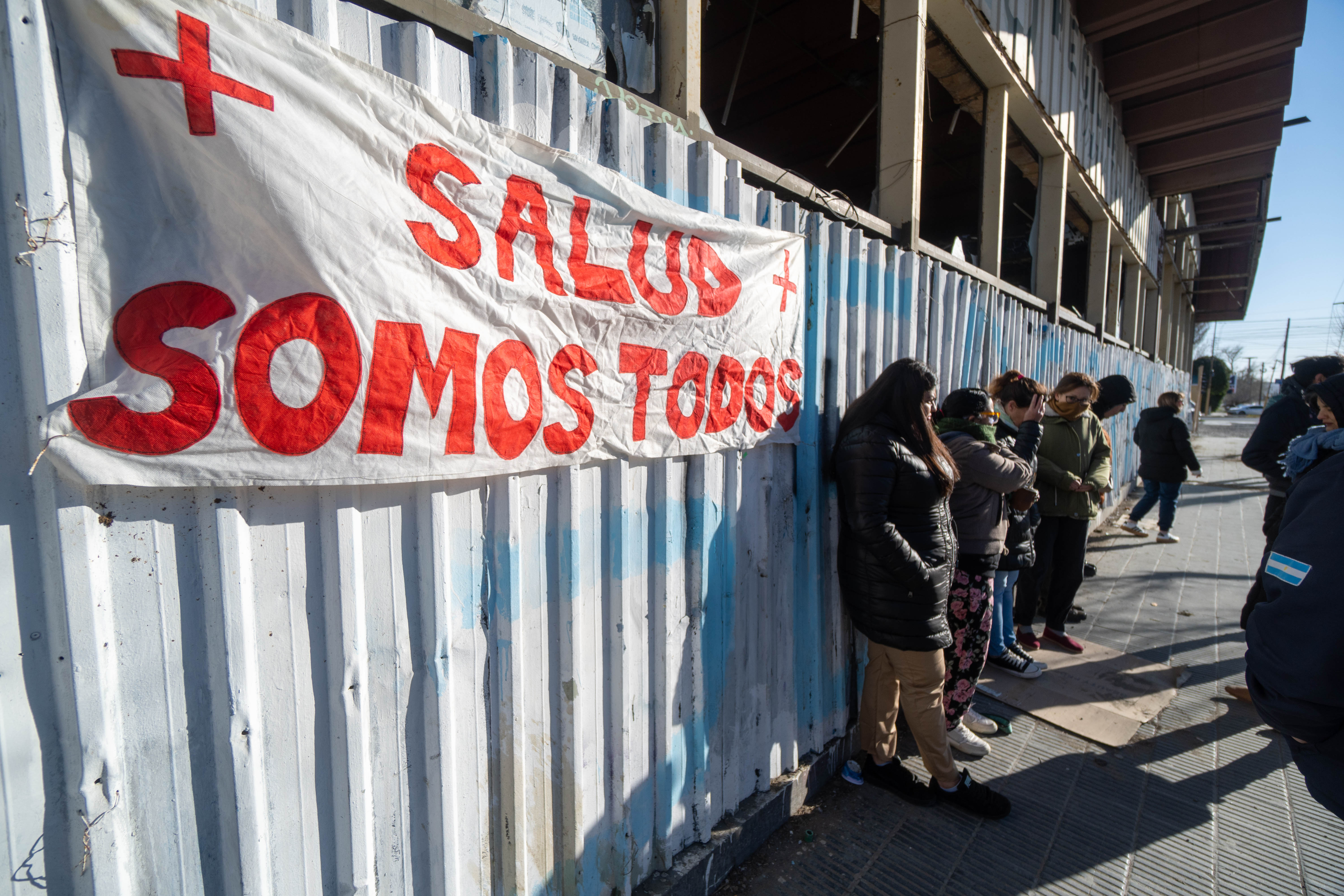  En la vigilia en el Ministerio de Trabajo. FOTO: LEANDRO FRANCO/ LA OPINIÓN AUSTRAL