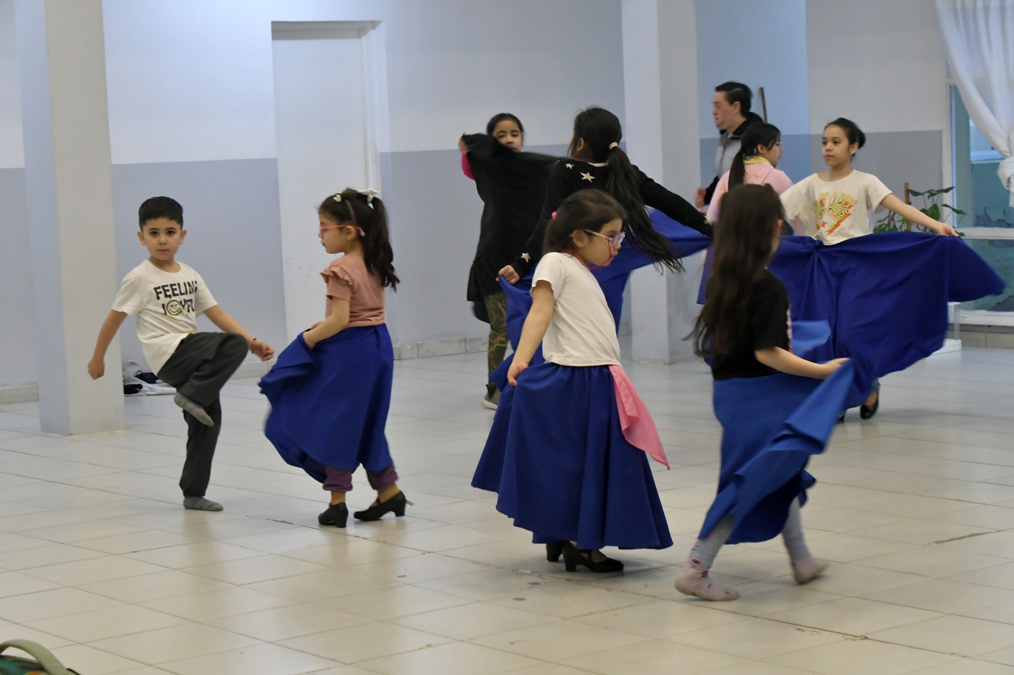  Los más pequeños de la escuela, en pleno ensayo. Foto: José Silva/La Opinión Austral