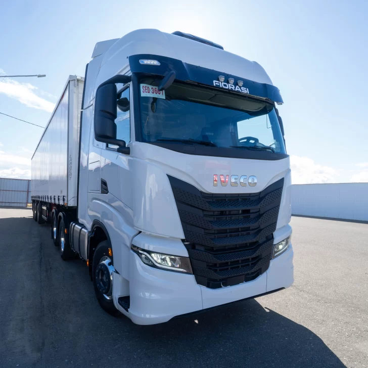 Un gigante llegó a Río Gallegos: Iveco presentó el nuevo camión S-Way en el autódromo José Muñiz Un gigante llegó a Río Gallegos: Iveco presentó el nuevo camión S-Way en el autódromo José Muñiz
