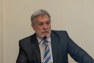 Claudio Vázquez: “Una elección no es poca cosa, esperemos que se rompa esto de que va muy poca gente a votar” Claudio Vázquez: “Una elección no es poca cosa, esperemos que se rompa esto de que va muy poca gente a votar”