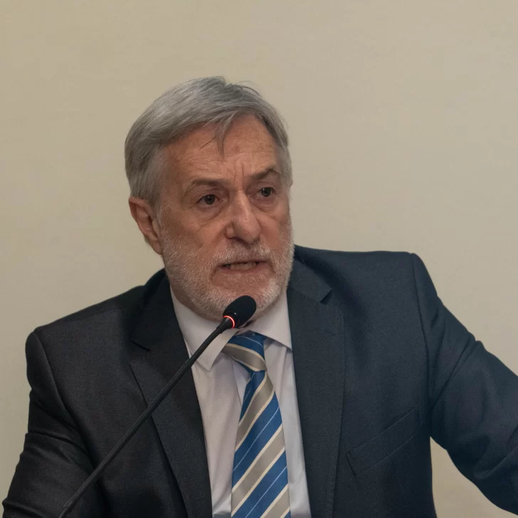 Claudio Vázquez: “Una elección no es poca cosa, esperemos que se rompa esto de que va muy poca gente a votar” Claudio Vázquez: “Una elección no es poca cosa, esperemos que se rompa esto de que va muy poca gente a votar”