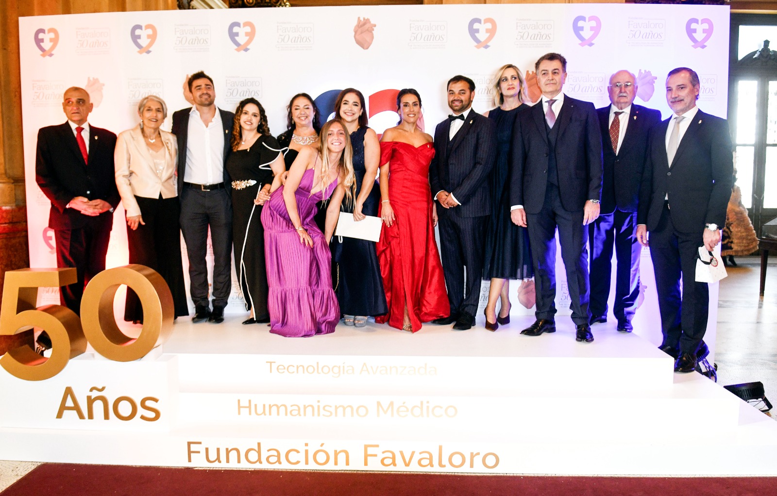  Roberto Favaloro, Liliana Favaloro, Gerardo González, Florencia Olmos, Sonia Concina, Natalia Olmos, Florencia Del Gener, Laura Favaloro, Lucas Olmos, Alicia Canga, Marcelo Carbone, Héctor Raffaelli y Oscar Mendiz. Autoridades de la Fundación Favaloro y del Grupo Olmos.