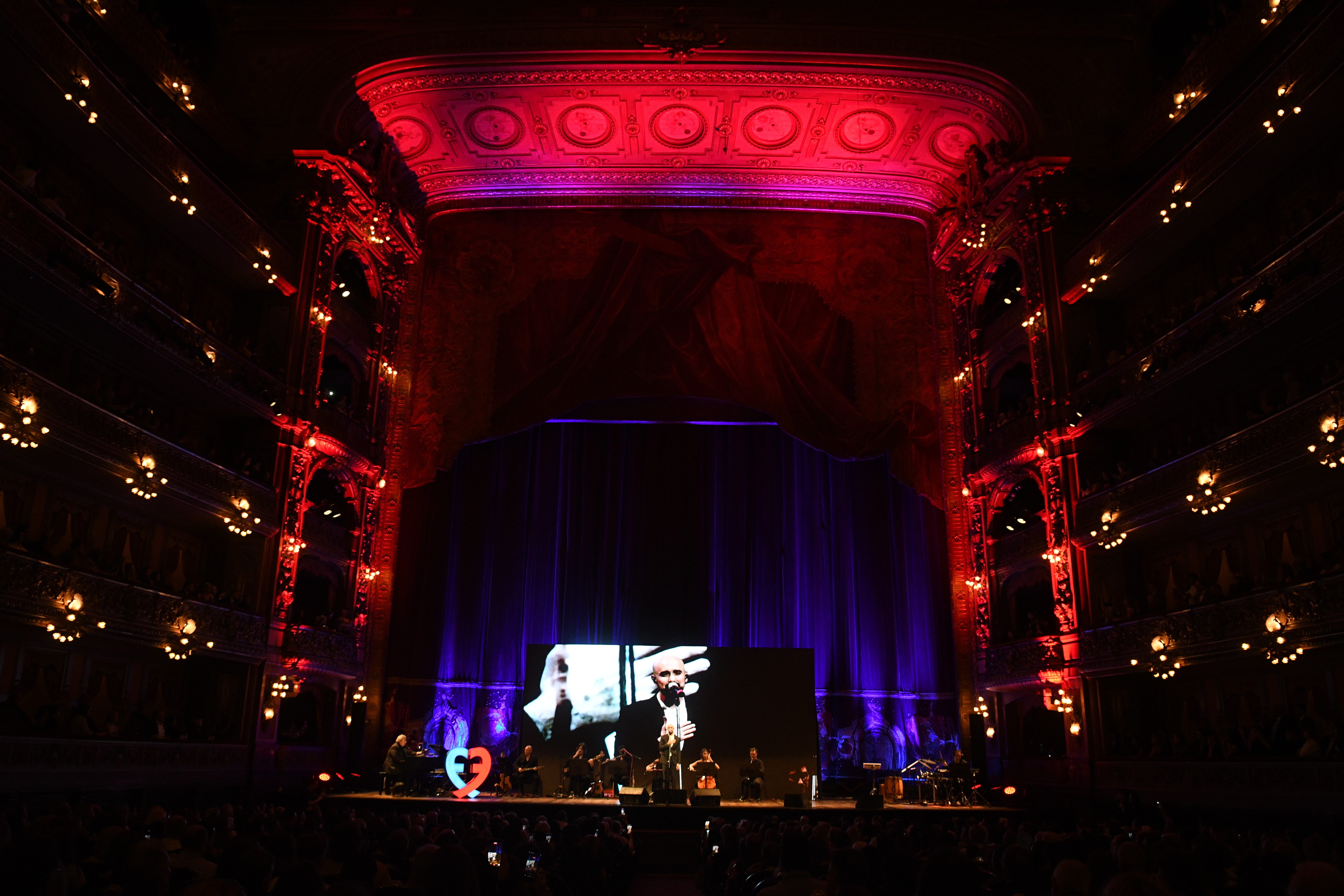  La gala se llevó adelante en el imponente Teatro Colón.