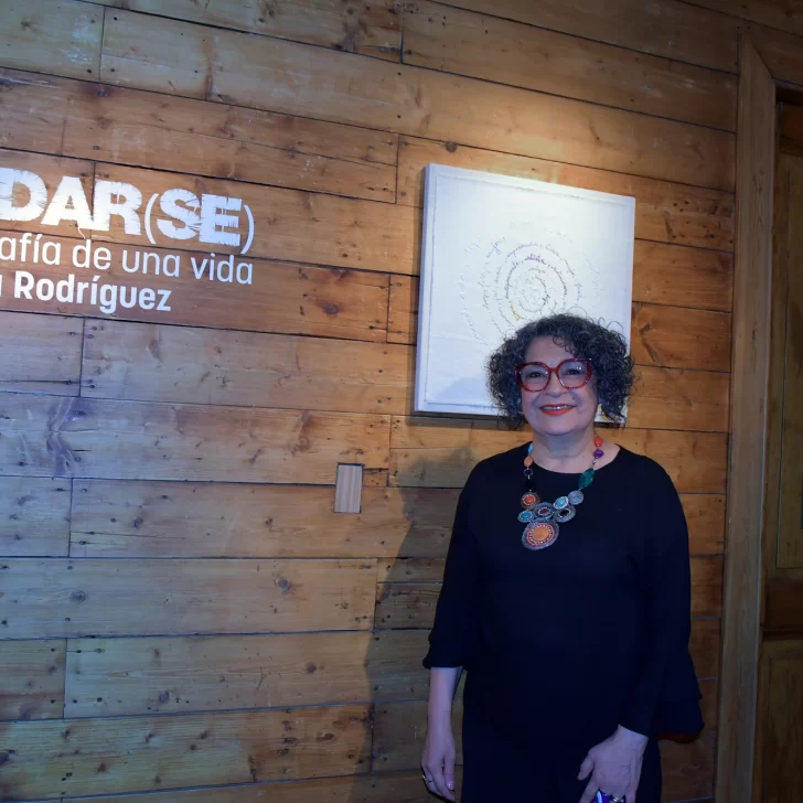 Recuerdos y lugares se bordan en “Anidar(se)” de Graciela Rodríguez Recuerdos y lugares se bordan en “Anidar(se)” de Graciela Rodríguez