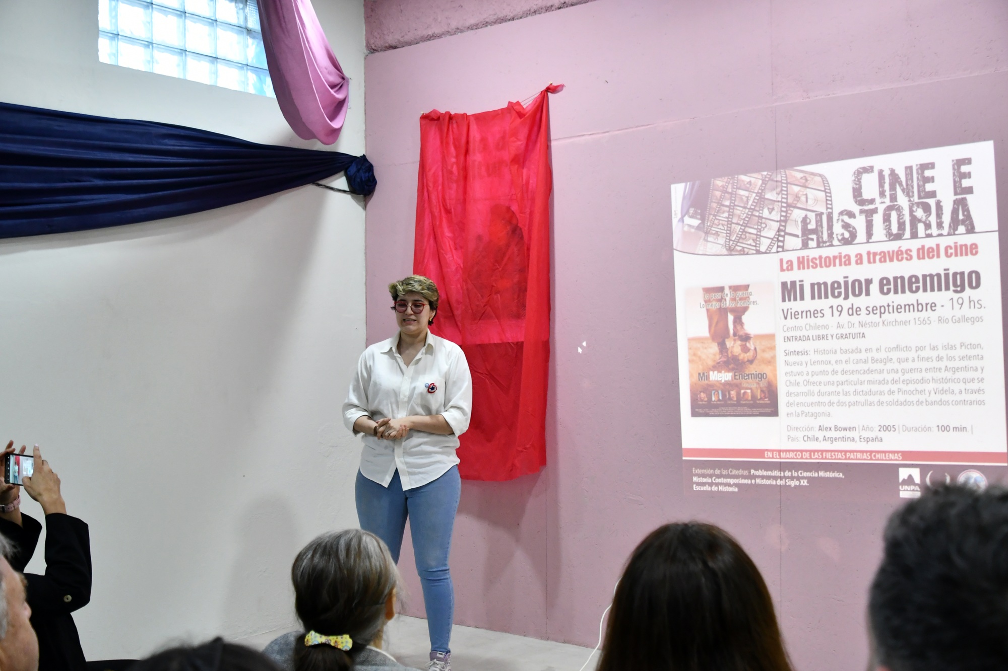  Bárbara Díaz Robles dio unas palabras de bienvenida en el acto de inauguración de la Sala de Cultura. Foto: José Silva/La Opinión Austral