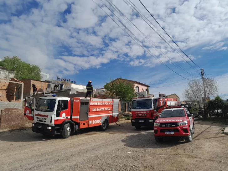 Pérdidas totales tras incendio en una casa: una mamá de cuatro nenes solicita ayuda a la comunidad