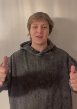 Iñaki Gutiérrez realizó un mensaje para los vecinos de Río Gallegos: “Te espero ahí: viva la libertad carajo” Iñaki Gutiérrez realizó un mensaje para los vecinos de Río Gallegos: “Te espero ahí: viva la libertad carajo”