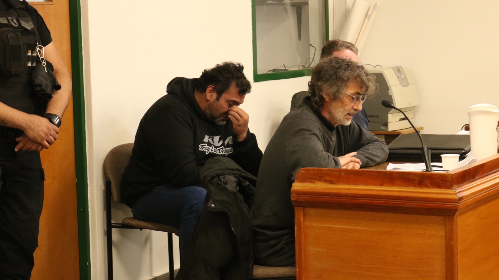  Robles se quebró durante la audiencia. (FOTO: TAMARA MORENO/LA OPINIÓN AUSTRAL).