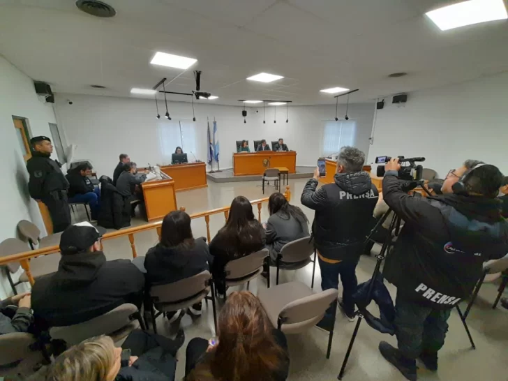  La sala de la Cámara Criminal estuvo llena. (FOTO: TAMARA MORENO/LA OPINIÓN AUSTRAL).