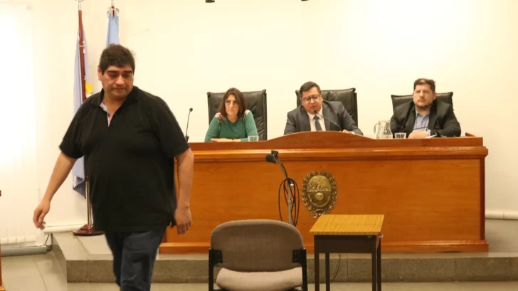  Claudio Cruz habló frente al tribunal y expresó el dolor de su familia. (FOTO: TAMARA MORENO/LA OPINIÓN AUSTRAL).
