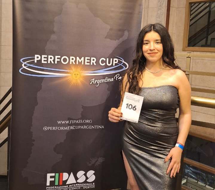 La cantante santacruceña Julieta Díaz Taborelli ganó la Performer Cup 2025 y representará al país en México