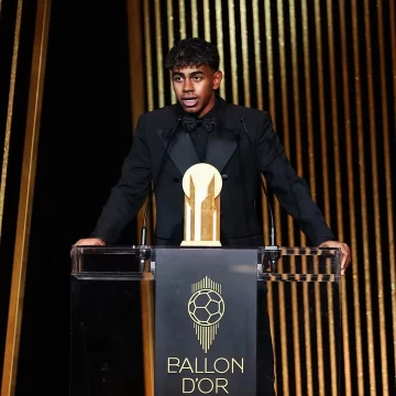 Lamine Yamal volvió a ganar el Trofeo Kopa Lamine Yamal volvió a ganar el Trofeo Kopa