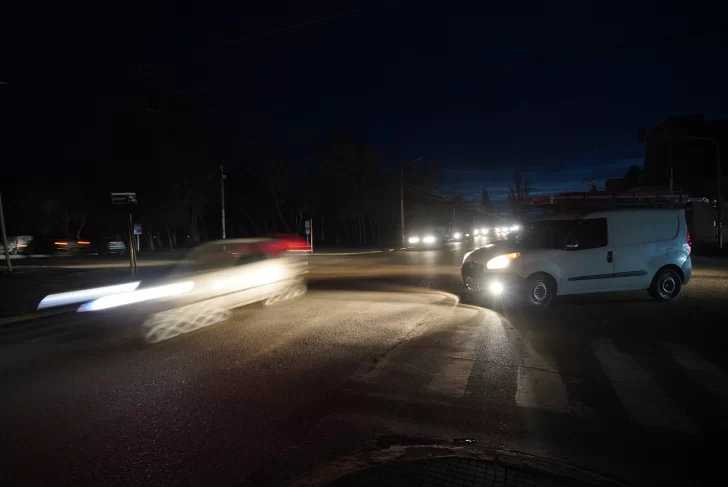  Corte de luz afectó Río Gallegos este domingo. FOTO: LEANDRO FRANCO/LA OPINIÓN AUSTRAL.