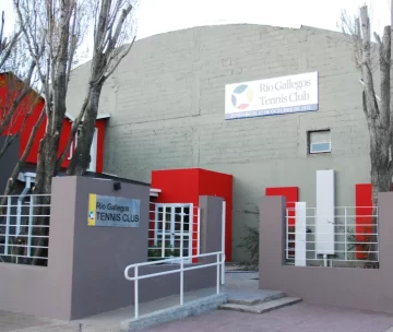 En 1971 el Tennis club inauguraba la primera cancha cubierta del país En 1971 el Tennis club inauguraba la primera cancha cubierta del país