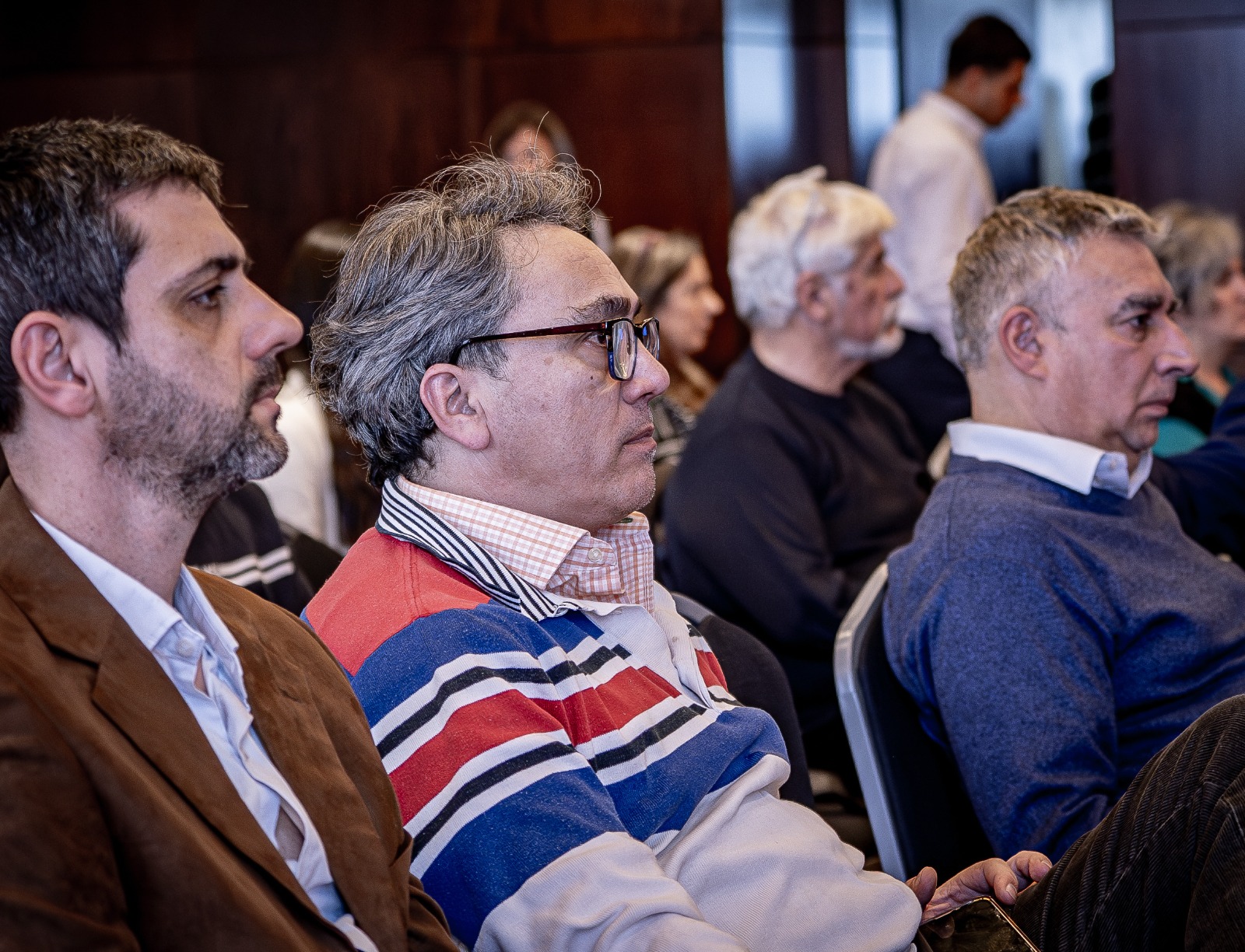  La exposición fue seguida por los periodistas presentes. FOTO: ADEPA.