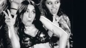 Lali estrenó una nueva canción “Payaso” en Velez: ¿Palito para Milei?