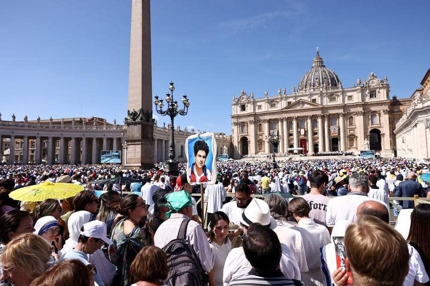 El Papa canonizó a Carlo Acutis, al primer santo millennial: “El influencer de Dios”