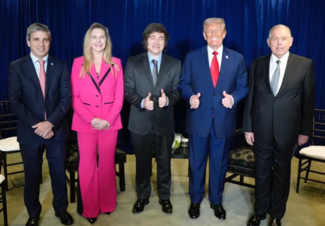 Luis-Caputo-Karina-Milei-Javier-Milei-Donald-Trump-y-Gerardo-Werthein.