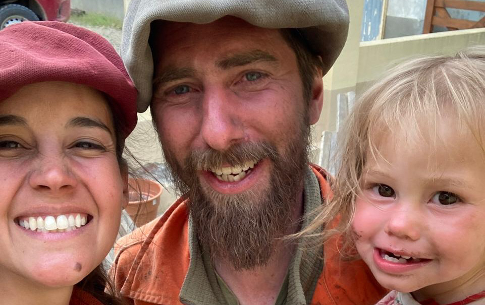  Mariángeles del Río junto a su familia en la estancia Ototel Aike.