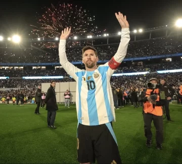 Messi postéo tras su último partido en suelo argentino: “Una noche que me deja sin palabras de la emoción” Messi postéo tras su último partido en suelo argentino: “Una noche que me deja sin palabras de la emoción”