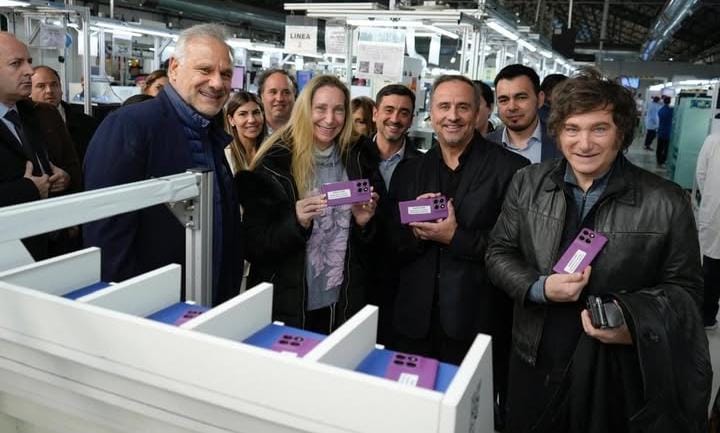 Javier Milei visita Ushuaia: apoyo a candidatos, visita a Newsan y clima de tensión