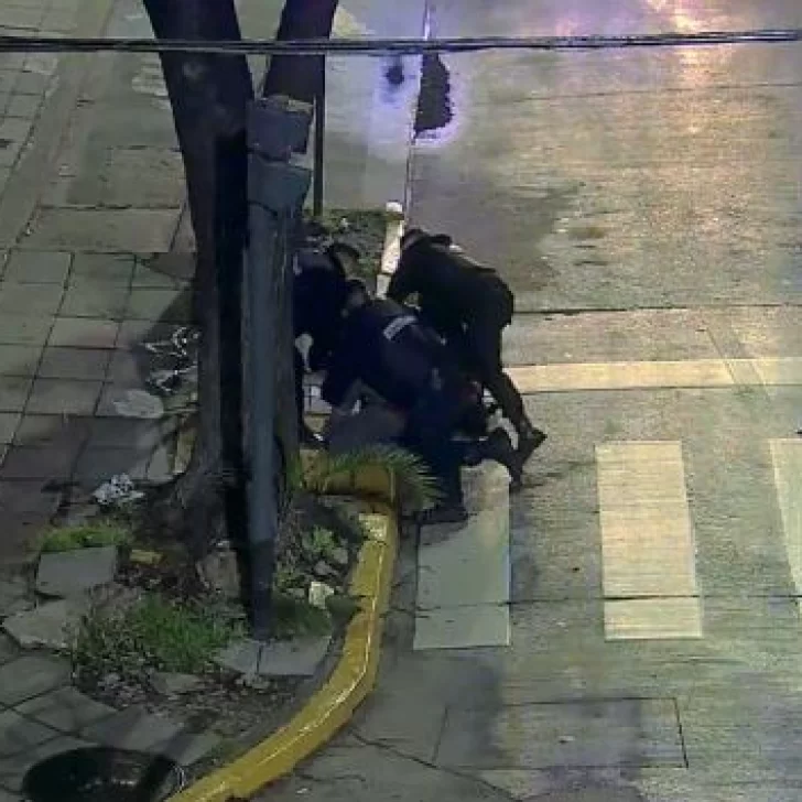 Un hombre murió tras un forcejeo con patrulla municipal: “Lo aplastaron y lo dejaron sin vida” Un hombre murió tras un forcejeo con patrulla municipal: “Lo aplastaron y lo dejaron sin vida”