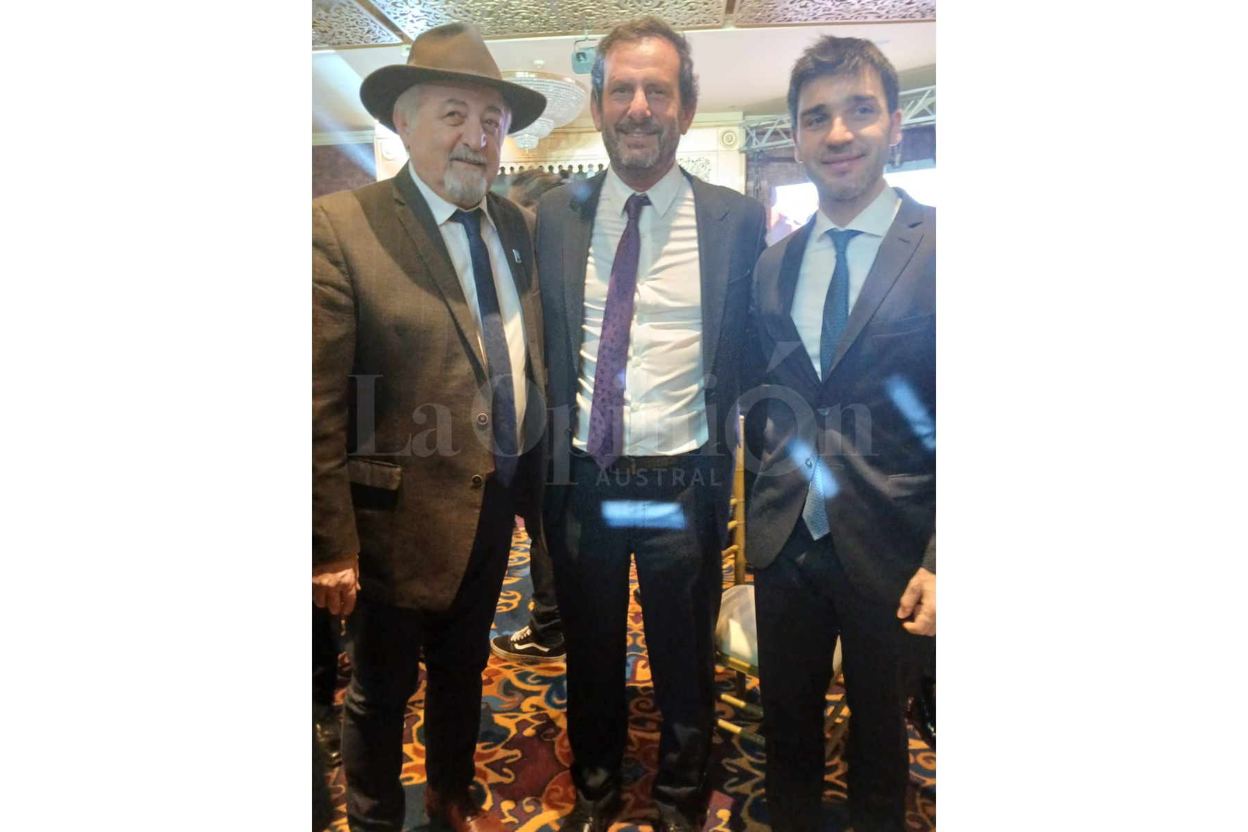 Exclusivo de La Opinión Austral: “Nacho” Torres y Othar, juntos en la cena de Adepa en Puerto Madryn